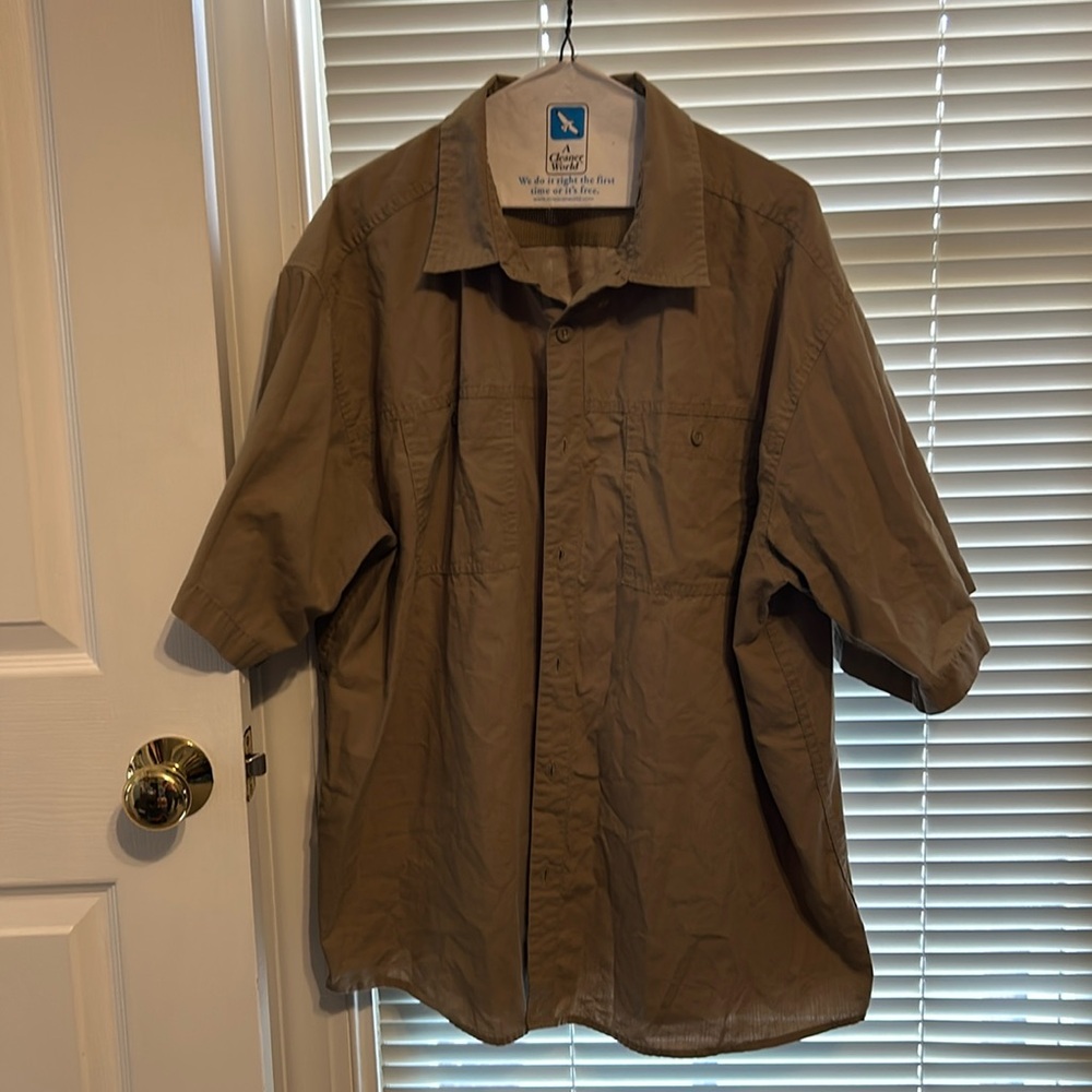 Eddie Bauer XXL men’s tan short sleeve camp shirt.